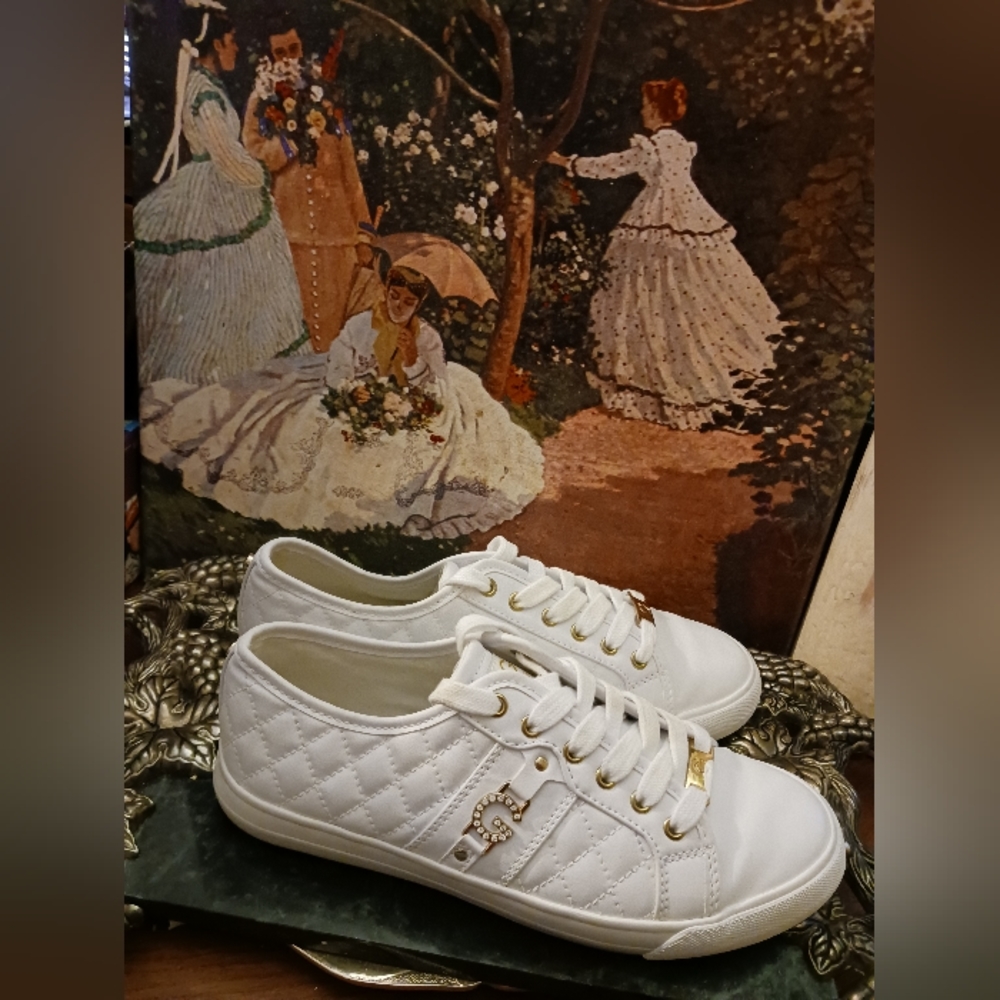 👟👟GBG Guess Women’s White Leather 🧦Quilted Pattern Shoes Size 8M.🧢🛍🎁 - Picture 10 of 14